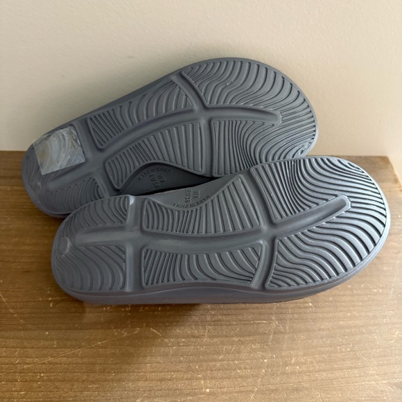 NWT gray Floopi cushion rubber Sophie Comfort Slide Sandals Size 8 - Picture 2 of 5